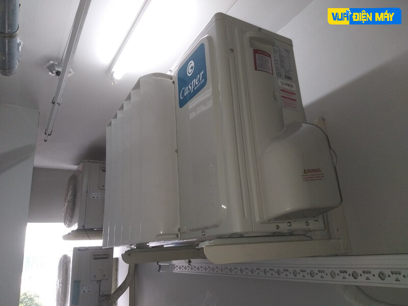 Cục nóng máy lạnh đặt cao hơn cục lạnh